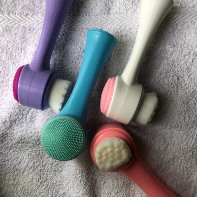 Double-Sided Facial Cleansing Brush